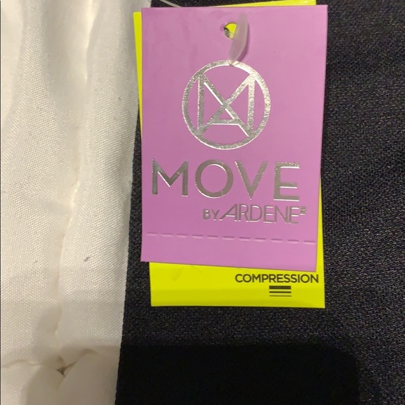 NWT never worn compression leggings - Picture 6 of 8